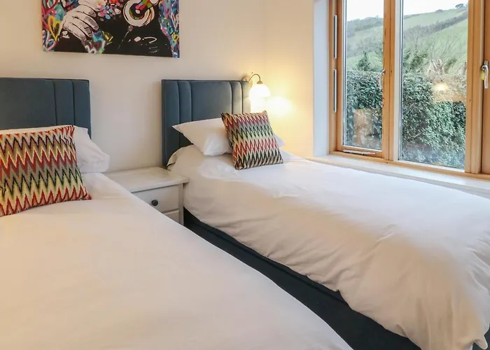 2 Garden Apartment