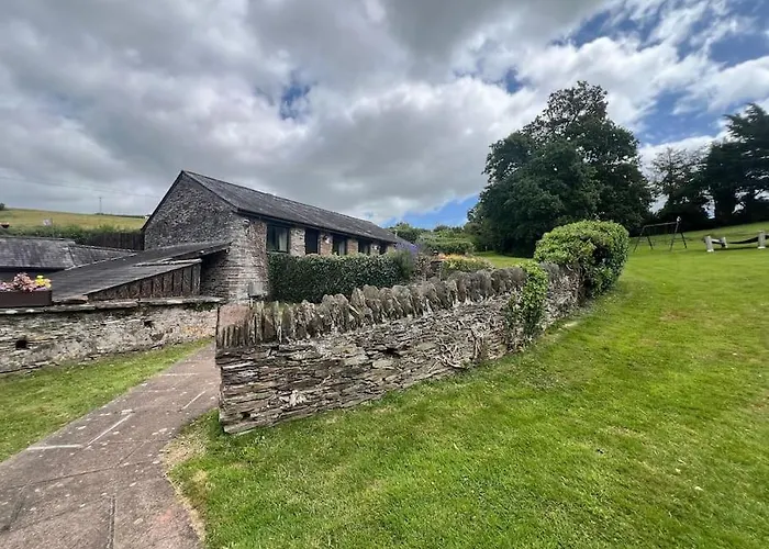 3 Bedroom Barn Conversion With Swimming Pool, Tennis Court And More!
